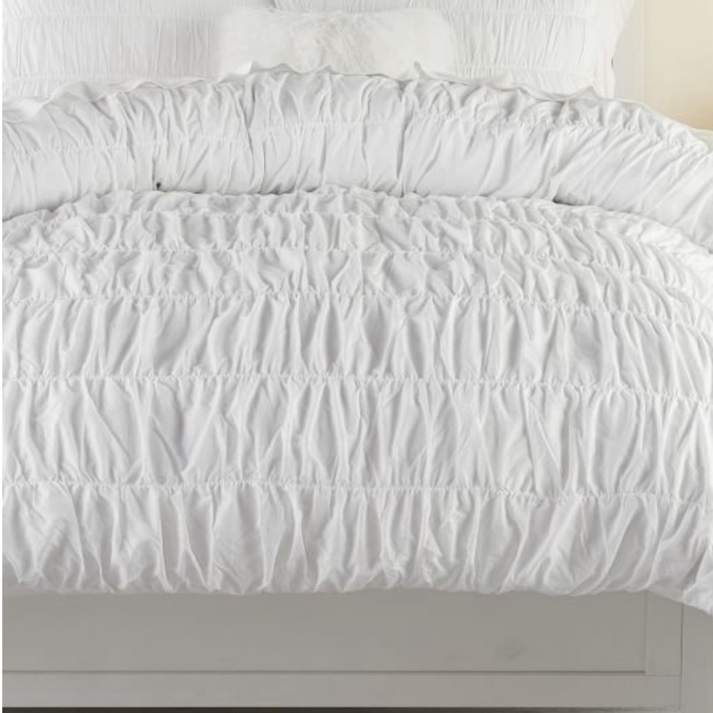Pottery Barn Teen - Twin XL - Comforter & Sham White - Looks Like New!